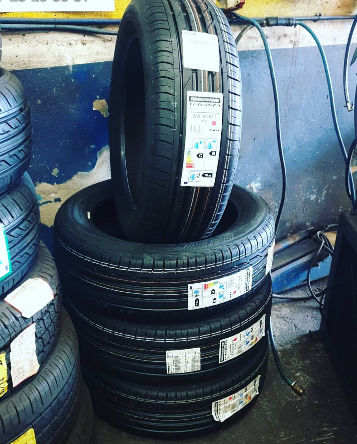 Stock de neumáticos nuevos Bridgestone Turanza