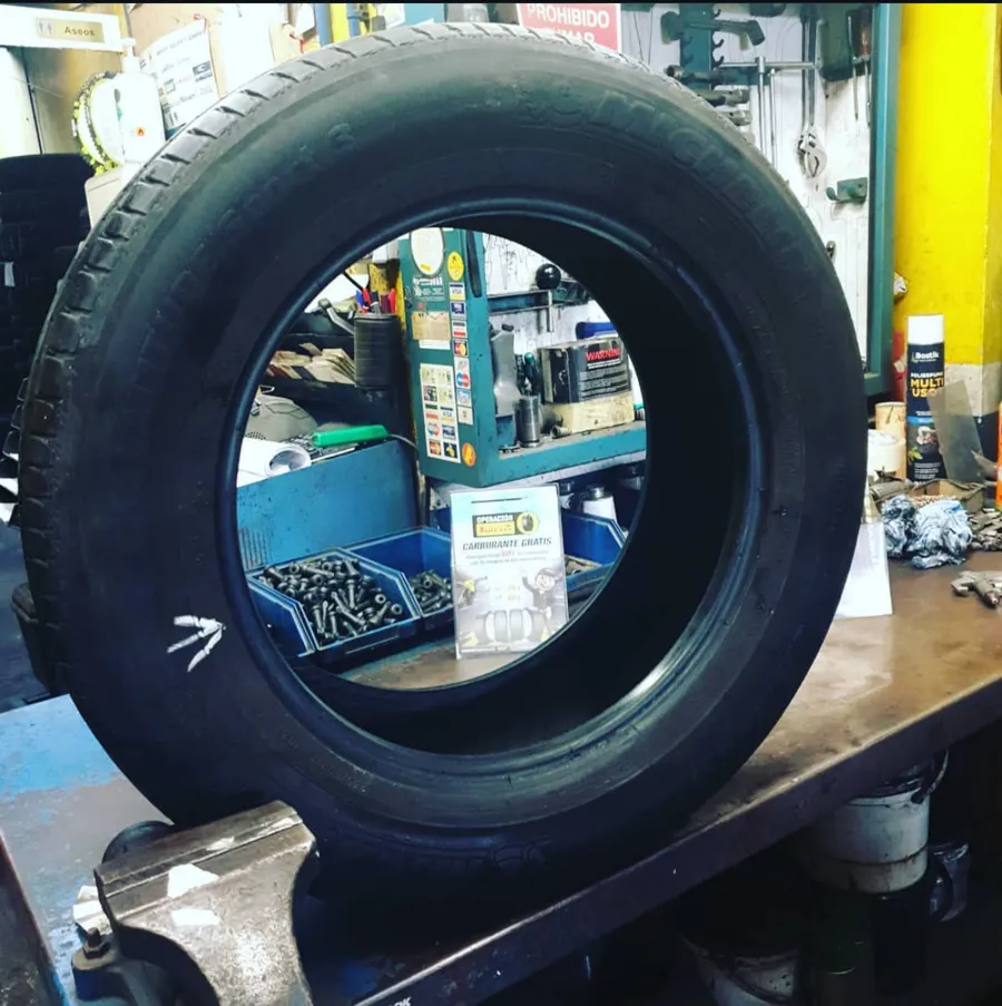 Neumático Michelin en el taller